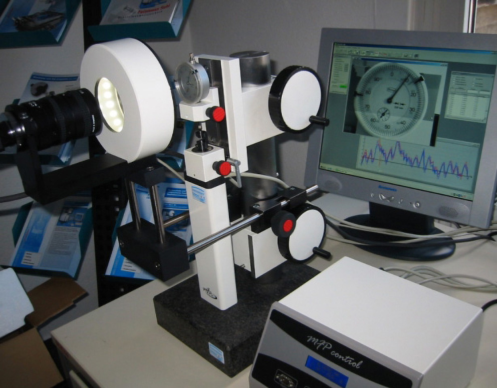 Banc d'Etalonnage Automatique de Comparateurs M�caniques et Digitaux 