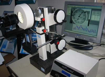 Banc d'Etalonnage Automatique de Comparateurs Mécaniques et Digitaux Banc d'Etalonnage Automatique de Comparateurs Mécaniques et Digitaux