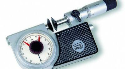 Micromtre extrieur  levier de rtractation pour mesure du pas d'engrenage